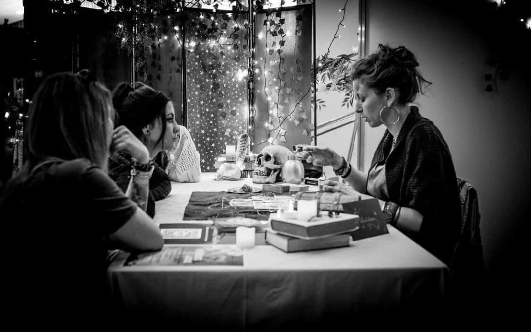 Retour sur le festival du Sabat d’Encre : tirages de cartes en terre de sororité